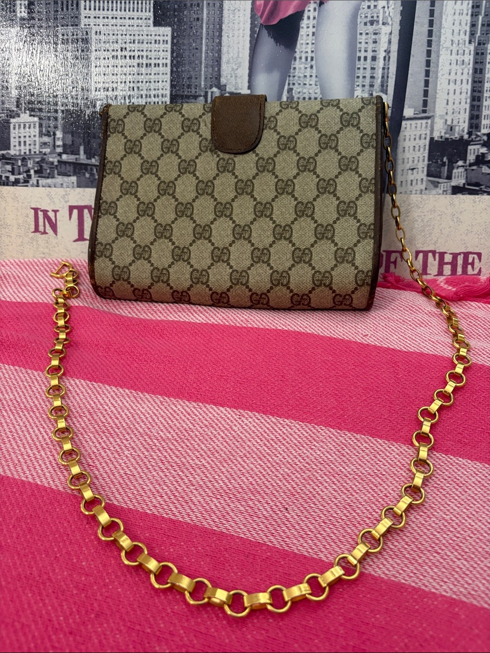 Gucci Beige Brown GG Supreme Crossbody with Gold Chain - Picture 2 of 12
